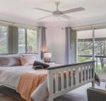 Sounds by the Sea open plan living metres to beach - Foster Accommodation