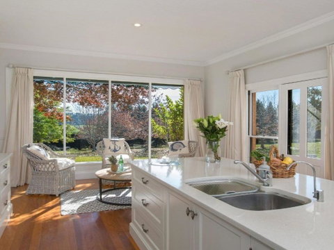 Sutton Downs Renovated Country Home On 100 Acres - Foster Accommodation 4