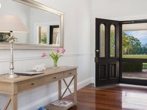 Sutton Downs Renovated Country Home On 100 Acres - Foster Accommodation 3