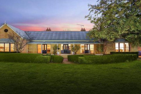 Sutton Downs Renovated Country Home On 100 Acres - Foster Accommodation 0