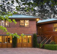 Treetops elegant inviting designer cedar home - Foster Accommodation