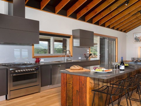 Willowview Coastal Retreat Stunning Views - Foster Accommodation 1