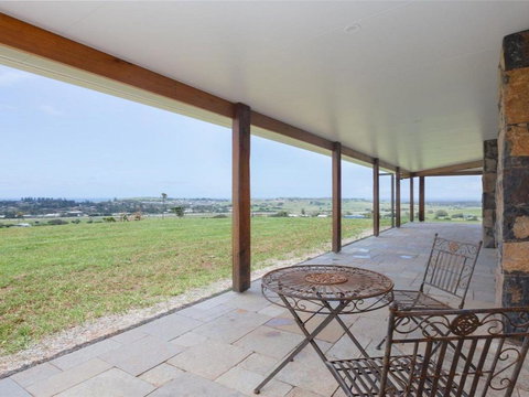 Willowview Coastal Retreat Stunning Views - Foster Accommodation 5