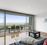 LOUTTIT BAY APARTMENT 1 Free wifi ocean views  the ultimate location - Foster Accommodation