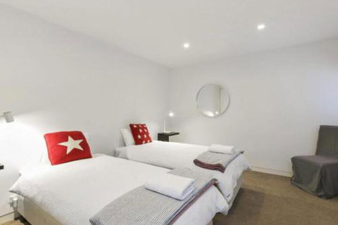 LOUTTIT BAY APARTMENT 1 Free Wifi Ocean Views & The Ultimate Location - Foster Accommodation 7