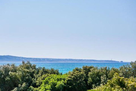 LOUTTIT BAY APARTMENT 1 Free Wifi Ocean Views & The Ultimate Location - Foster Accommodation 3