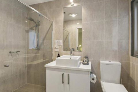 LOUTTIT BAY APARTMENT 1 Free Wifi Ocean Views & The Ultimate Location - Foster Accommodation 2