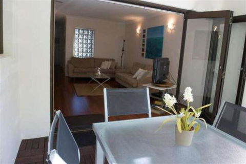 Absolute Beachfront Mooloolaba - Foster Accommodation 2