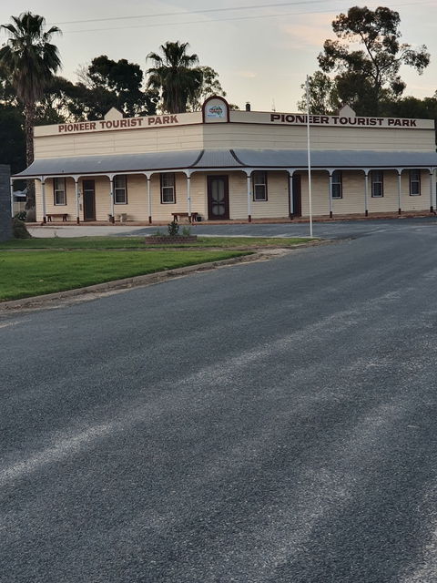 Deniliquin Pioneer Tourist Park - Foster Accommodation 3