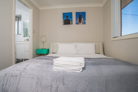 Peaceful 2kingbed Rootyhill Townhouse Near Station - Foster Accommodation 4