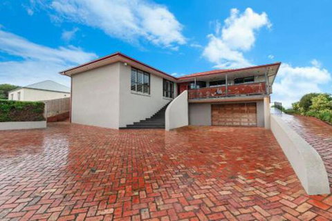 Iluka Perched On East Beach - Foster Accommodation 7