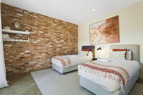 Embracing Evandale - Foster Accommodation 4