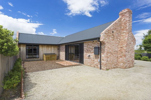 Embracing Evandale - Foster Accommodation 1