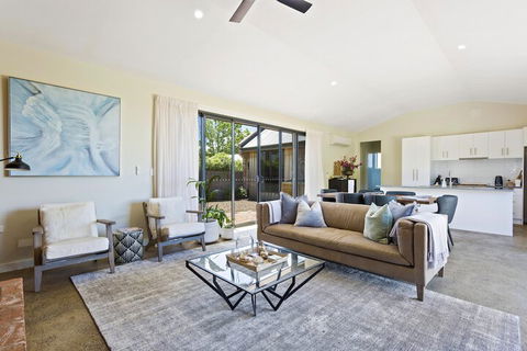 Embracing Evandale - Foster Accommodation 7