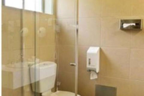 Classic Queen Room 2 In Oakleigh - Foster Accommodation 2