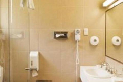 Classic Queen Room 2 In Oakleigh - Foster Accommodation 5