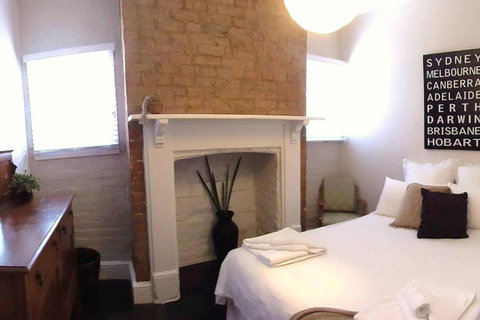 YSG The Edward Townhouses 155 & 157 Steps To Town - Foster Accommodation 3