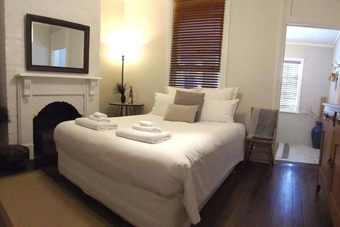 YSG The Edward Townhouses 155 & 157 Steps To Town - Foster Accommodation 1