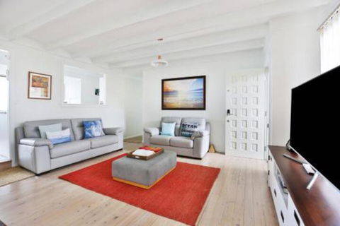 Azure Absolute Beachfront Pet Friendly - Foster Accommodation 5