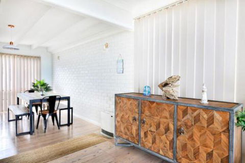 Azure Absolute Beachfront Pet Friendly - Foster Accommodation 4