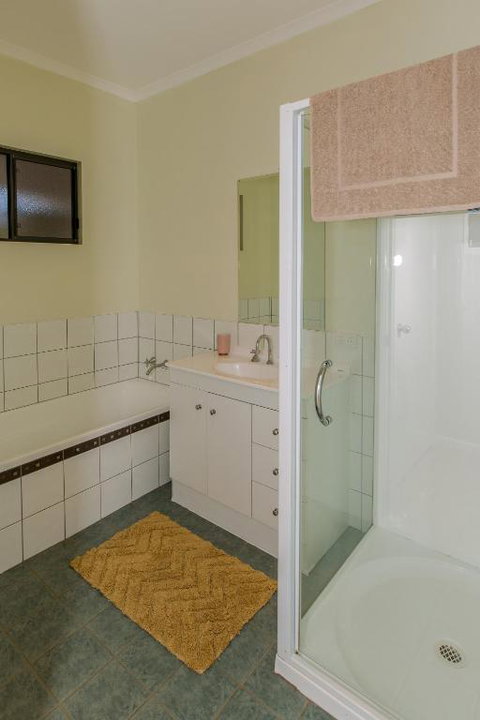 Desert Pea - Foster Accommodation 2