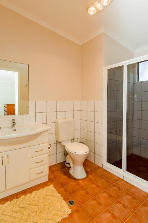 Desert Pea - Foster Accommodation 1