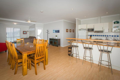 Desert Pea - Foster Accommodation 5