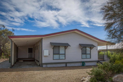 Desert Pea - Foster Accommodation 6