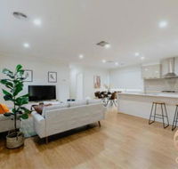 118 Refreshing 3BR Werribee Family House