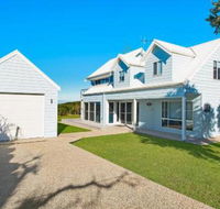 Middle Rock Beach House Beach Front Lake Cathie - Foster Accommodation