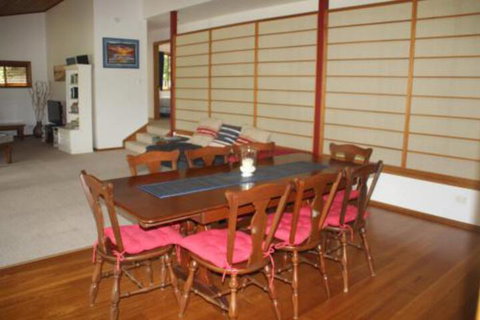 LIZ LAKE - Foster Accommodation 7