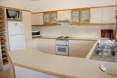 LIZ LAKE - Foster Accommodation 6