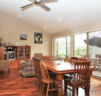 BEACHSIDE VILLA 2 - Foster Accommodation