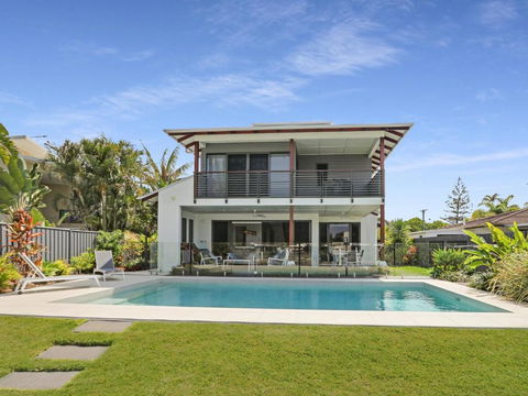 WATERFRONT HOME BORDERING MOOLOOLABA - Foster Accommodation 4