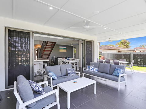 WATERFRONT HOME BORDERING MOOLOOLABA - Foster Accommodation 3