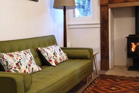 Redruth 2 Bedroom Cottage Situated In Wandiligong - Foster Accommodation 5