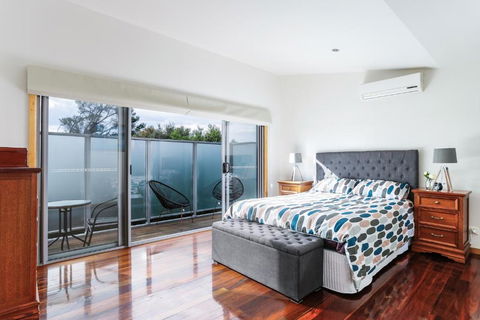 Rye Beach Executive Style - Foster Accommodation 2