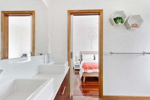 Rye Beach Executive Style - Foster Accommodation 6