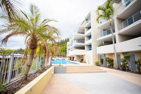 Spacious Tropical Sanctuary Ocean Views - Foster Accommodation 4