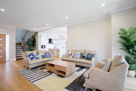 Lux Style 4BR Townhouse@ashwood - Foster Accommodation 7