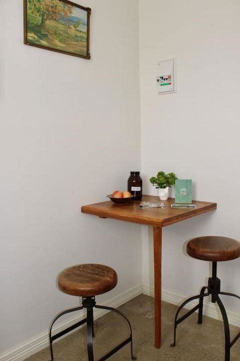 Wormwood Studio - Foster Accommodation 7