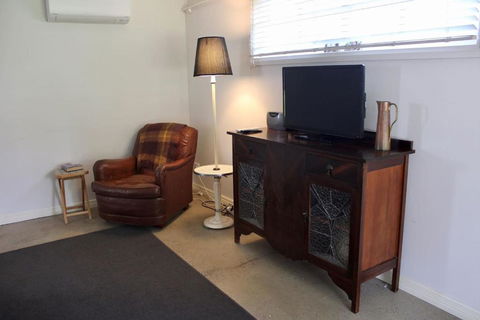 Wormwood Studio - Foster Accommodation 3