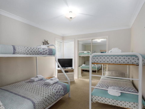 Akarana Beach House :: Jervis Bay Rentals - Foster Accommodation 2