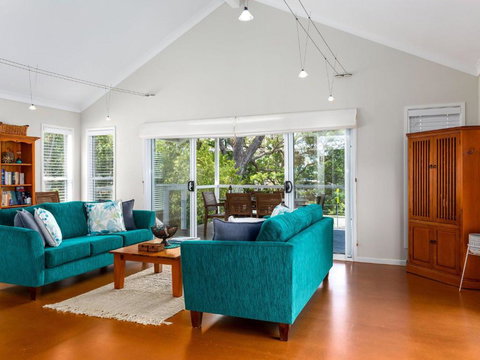 Akarana Beach House :: Jervis Bay Rentals - Foster Accommodation 3
