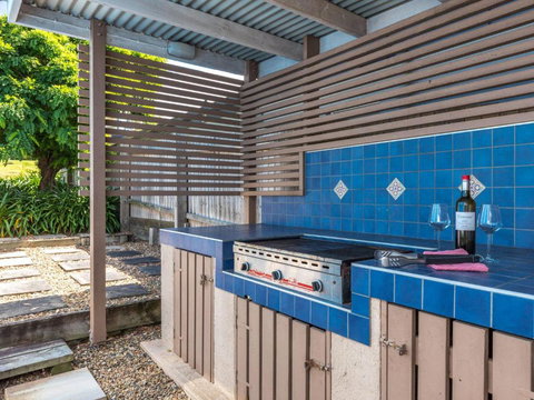 Akarana Beach House :: Jervis Bay Rentals - Foster Accommodation 1