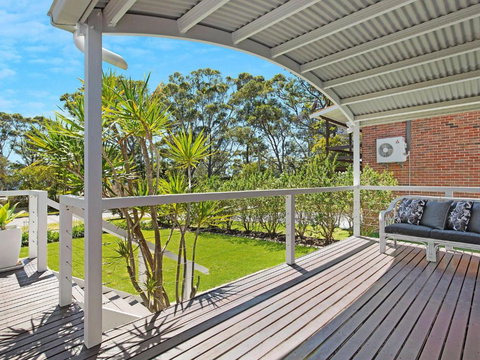 Akarana Beach House :: Jervis Bay Rentals - Foster Accommodation 5