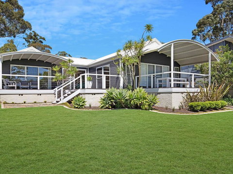 Akarana Beach House :: Jervis Bay Rentals - Foster Accommodation 4