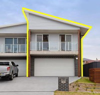 Birubi Breezes 2 / 7 Fitzroy St. Large Duplex with Air Conditioning WIFI  only 5 minute walk to the beach - Foster Accommodation