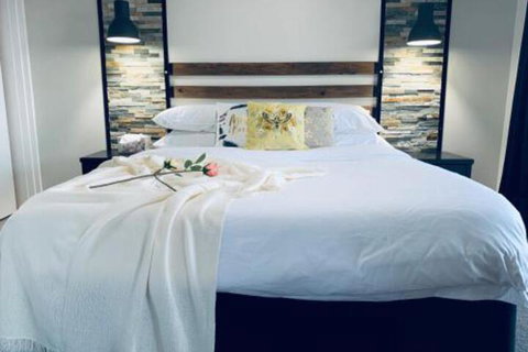 The Silvermoon Villa Private Villa - Foster Accommodation 2