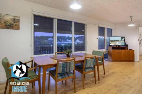 Retro Groovy Pad Pt Elliot - Foster Accommodation 2